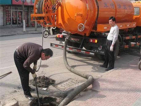 吉阳镇清掏化粪池，健康生活从这里开始