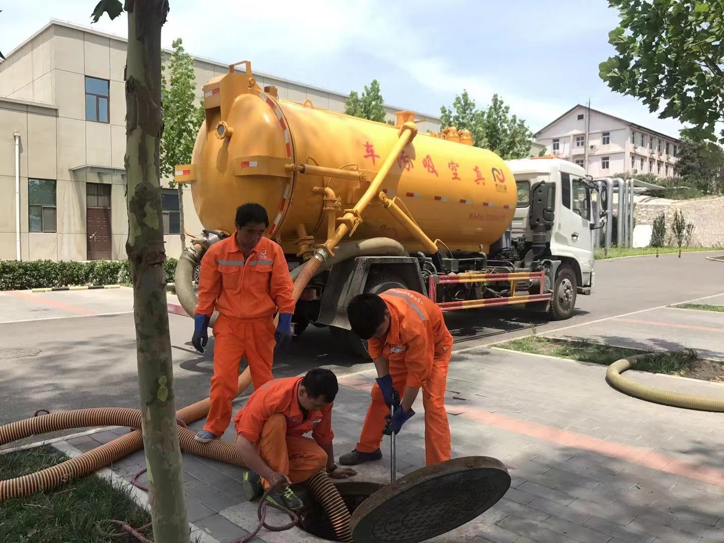 吉阳镇化粪池清理与5-8吨吸粪车施工效率分析